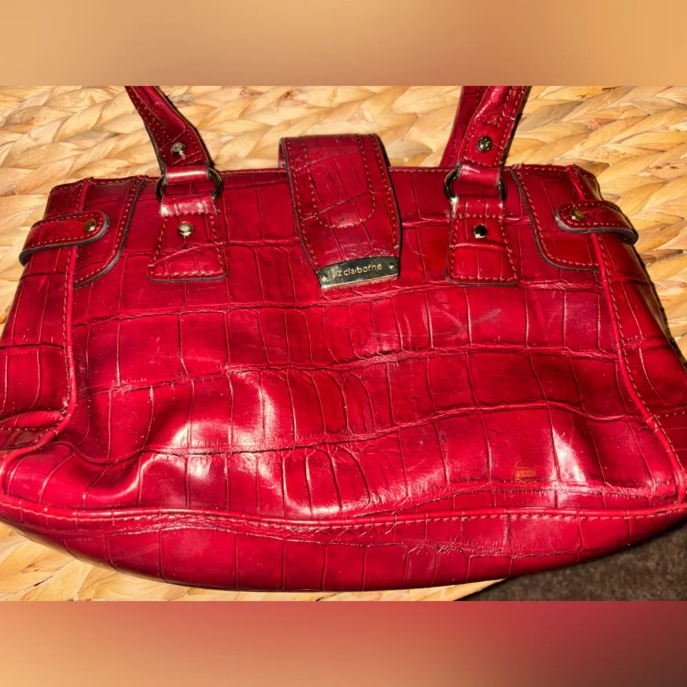 Vintage Sleek Liz Claiborne Red Croc-Embossed Shoulder Bag - Picture 2 of 12